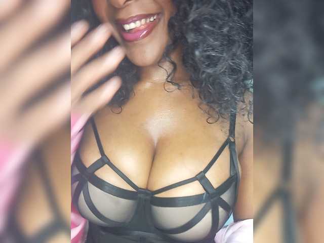 Sweet-Aura live cam on BongaCams