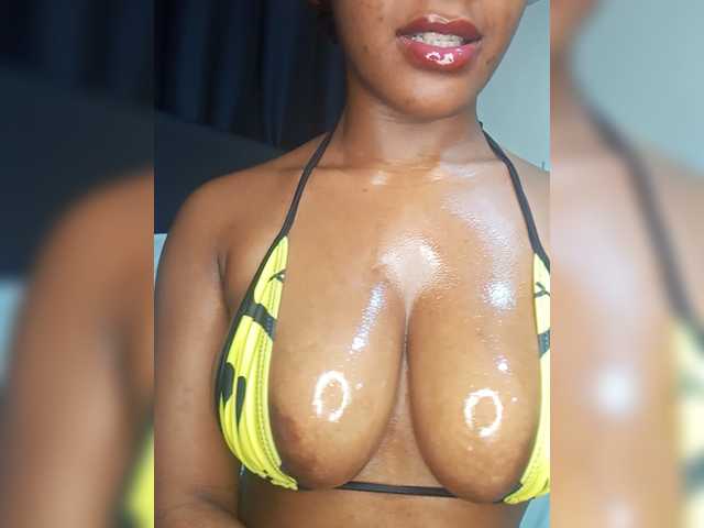 Sweet-Aura live cam on BongaCams