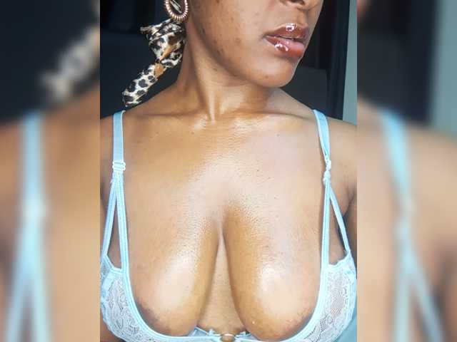 Sweet-Aura live webcam show