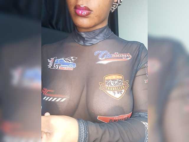 Sweet-Aura live cam on BongaCams