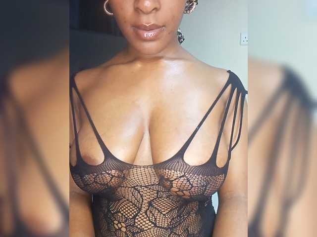 Sweet-Aura live cam on BongaCams