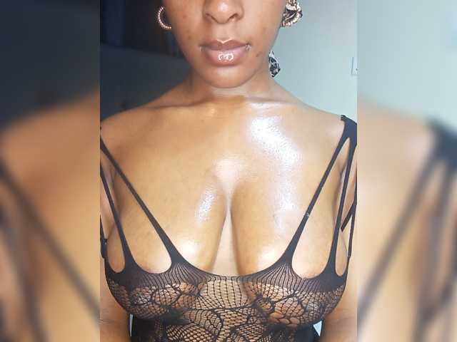Sweet-Aura live cam on BongaCams