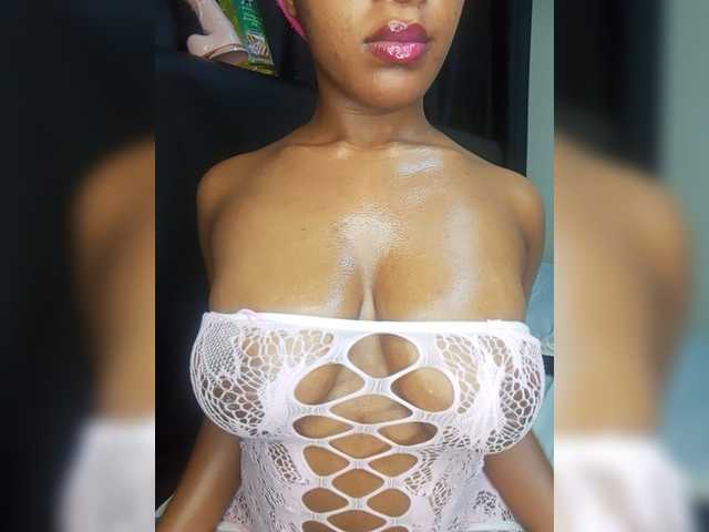 Sweet-Aura live cam on BongaCams