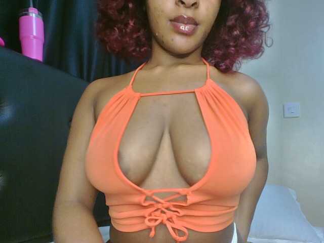 Sweet-Aura live cam on BongaCams