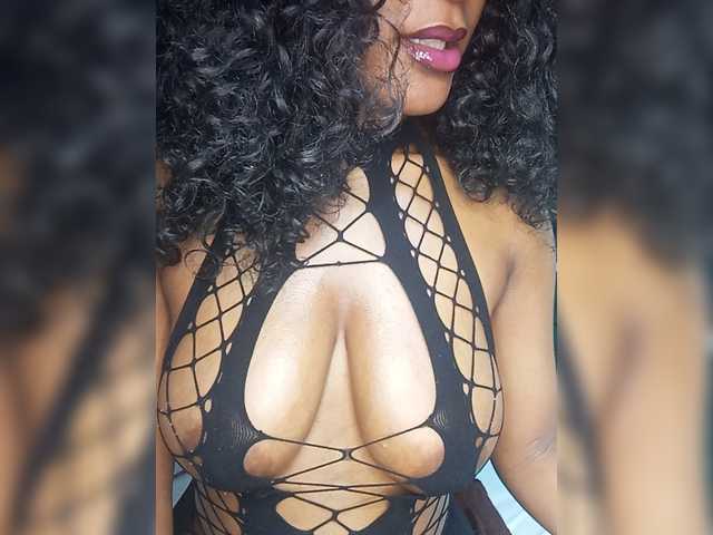 Sweet-Aura live cam on BongaCams
