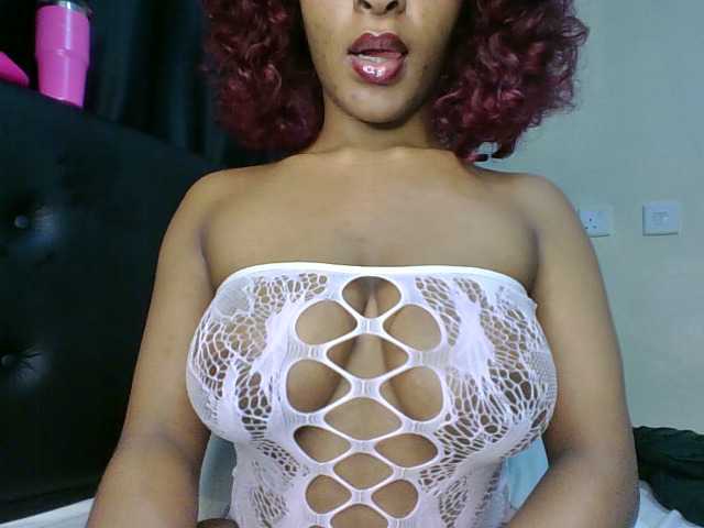 Sweet-Aura live cam on BongaCams