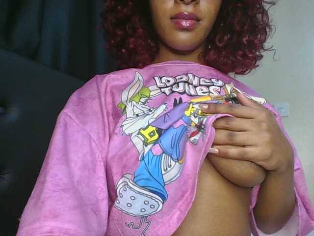 Sweet-Aura live cam on BongaCams