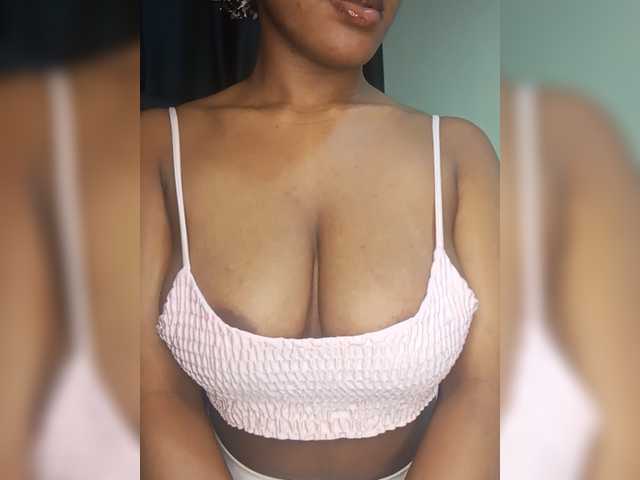Sweet-Aura live cam on BongaCams