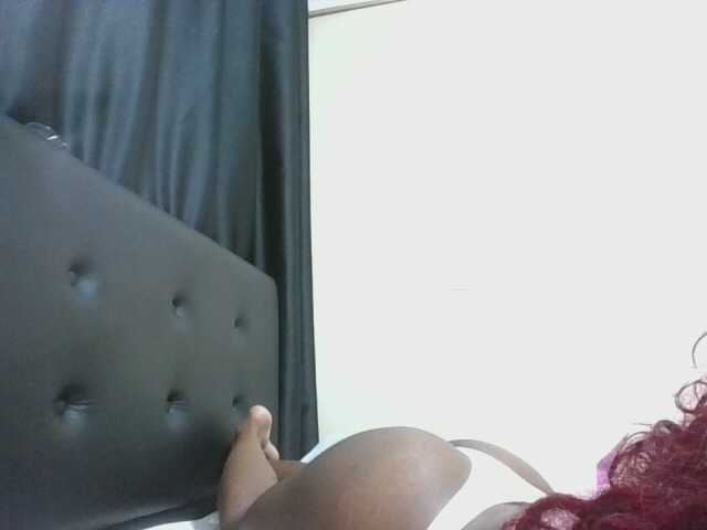 Sweet-Aura live cam on BongaCams