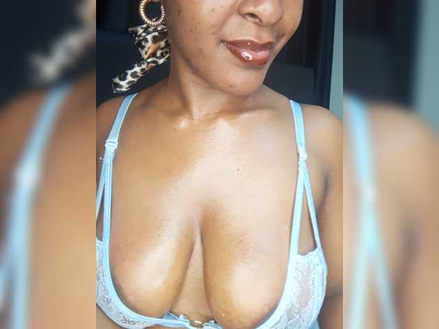 Sweet-Aura live webcam show