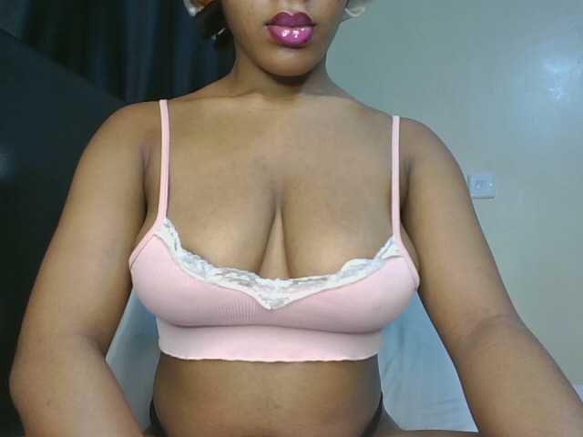 Sweet-Aura live cam on BongaCams