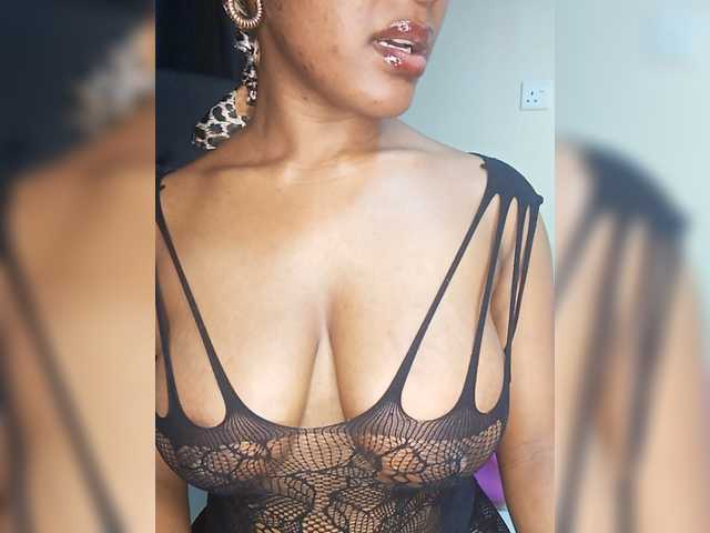 Sweet-Aura live webcam show