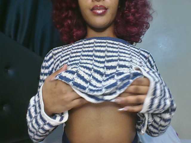 Sweet-Aura live cam on BongaCams