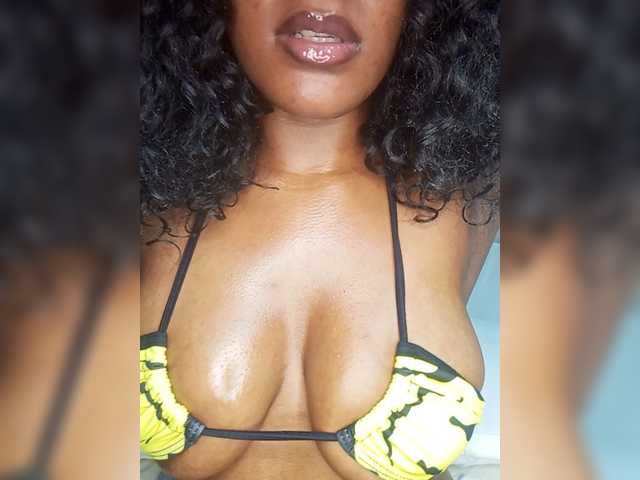 Sweet-Aura live cam on BongaCams