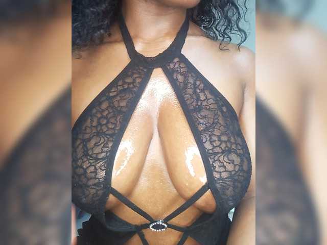 Sweet-Aura live cam on BongaCams