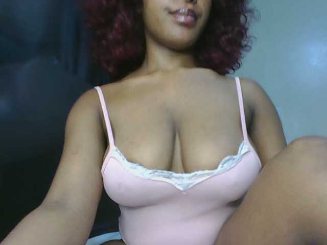 Sweet-Aura live cam on BongaCams
