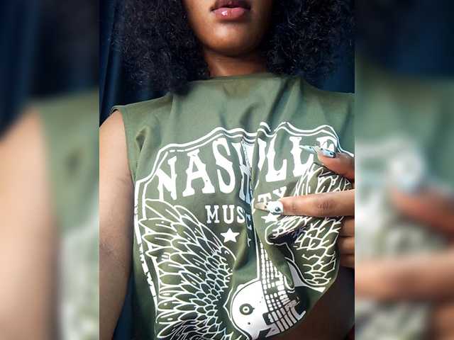 Sweet-Aura's BongaCams show and profile