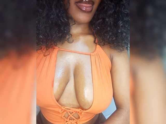 Sweet-Aura live cam on BongaCams
