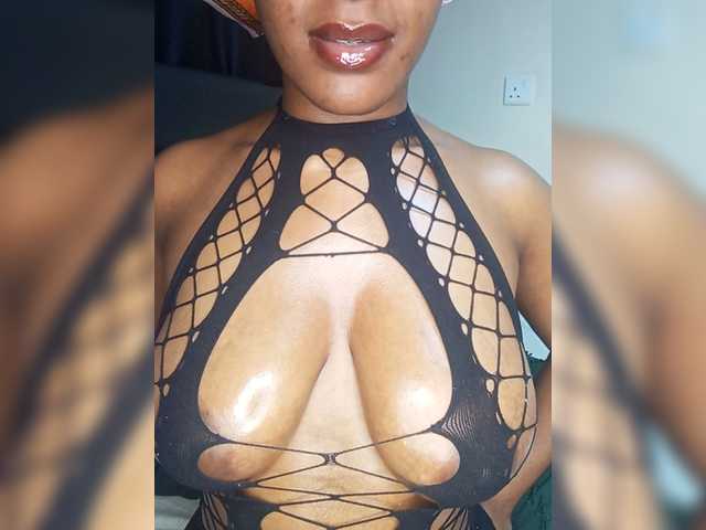 Sweet-Aura live cam on BongaCams