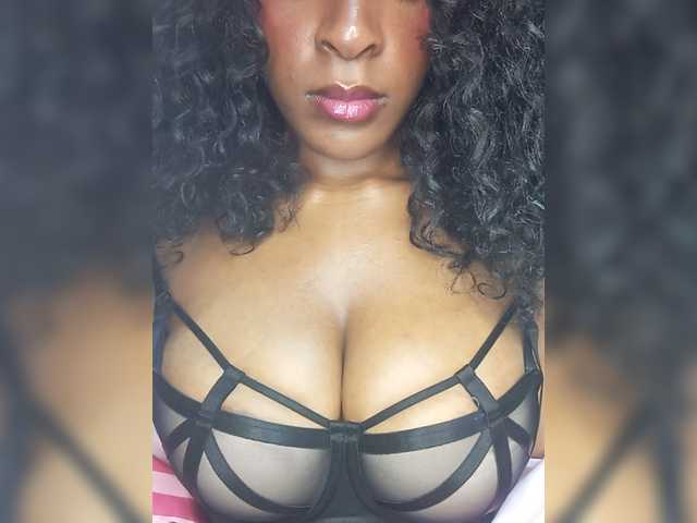 Sweet-Aura live cam on BongaCams