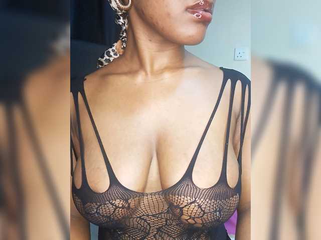 Sweet-Aura live cam on BongaCams