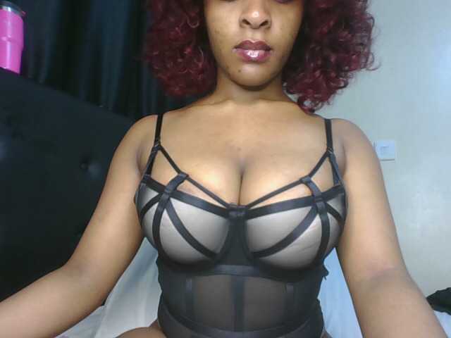 Sweet-Aura live cam on BongaCams