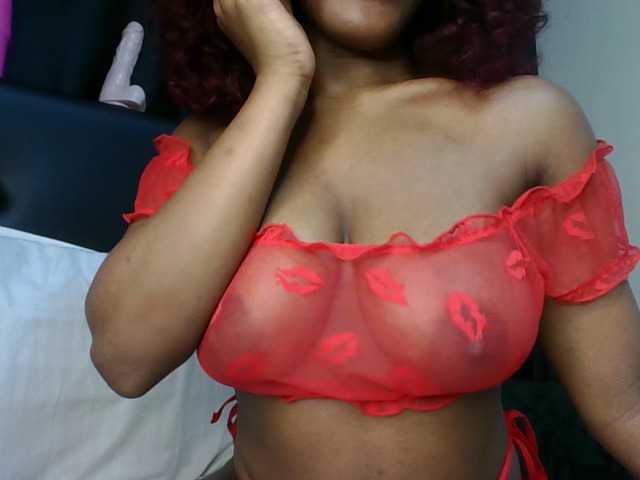 Sweet-Aura live cam on BongaCams