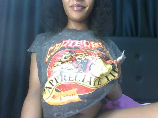 Sweet-Aura's BongaCams show and profile