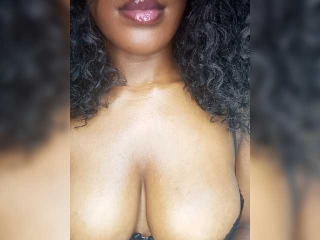 Sweet-Aura live cam on BongaCams