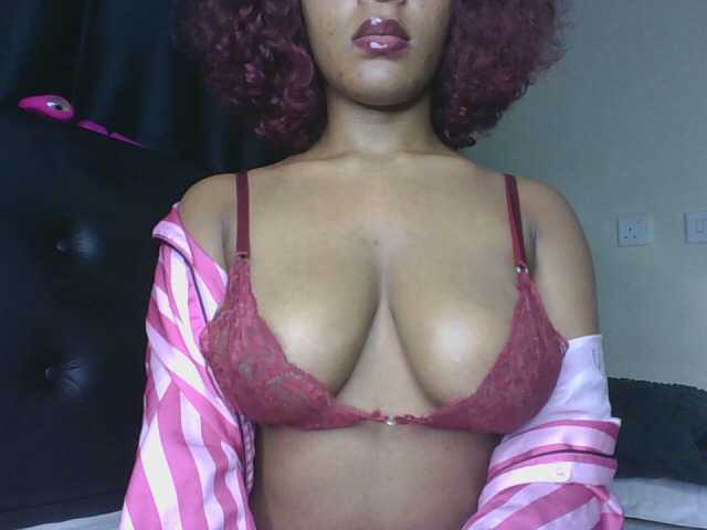 Sweet-Aura live cam on BongaCams
