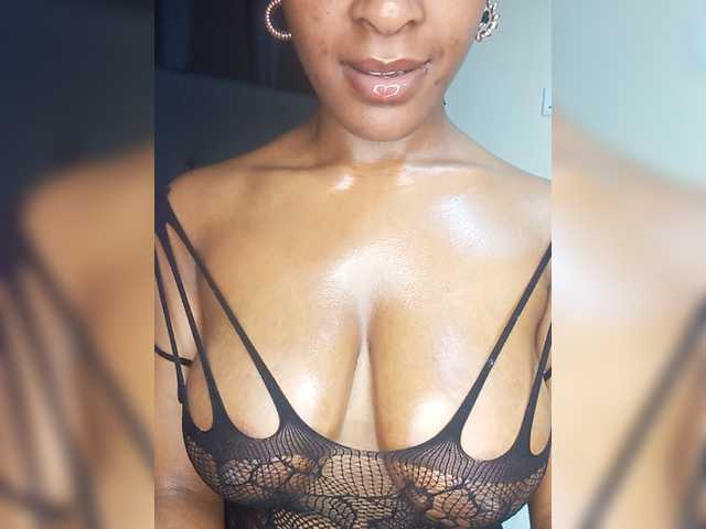 Sweet-Aura live cam on BongaCams