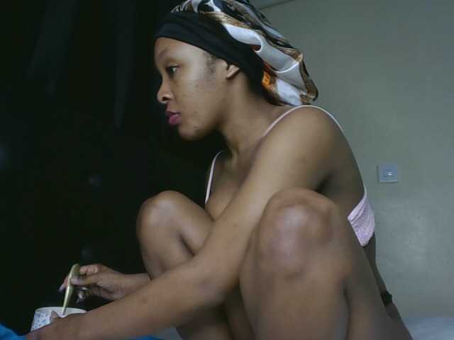Sweet-Aura live cam on BongaCams