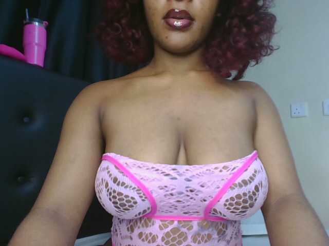 Sweet-Aura live cam on BongaCams