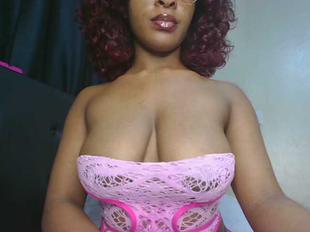 Sweet-Aura live cam on BongaCams