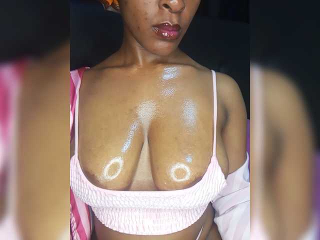 Sweet-Aura live cam on BongaCams