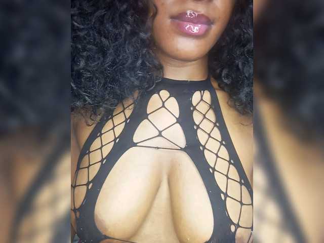 Sweet-Aura live cam on BongaCams