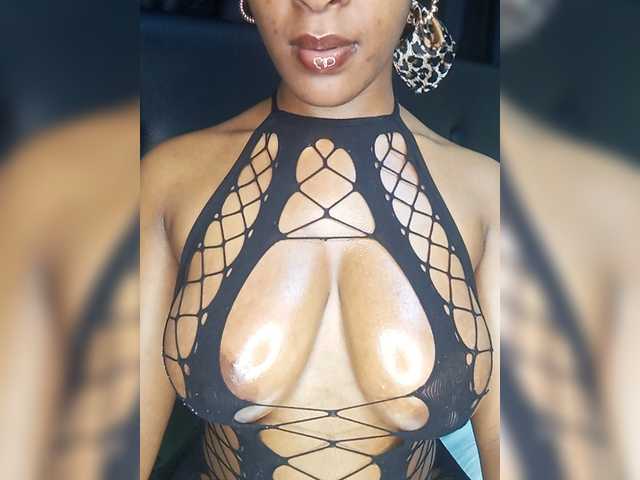 Sweet-Aura live cam on BongaCams