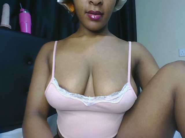 Sweet-Aura live cam on BongaCams