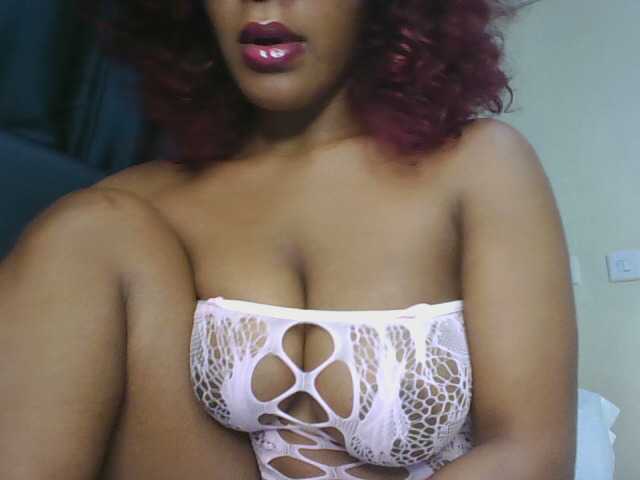 Sweet-Aura live cam on BongaCams
