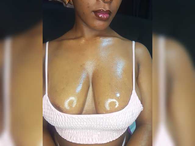 Sweet-Aura live cam on BongaCams
