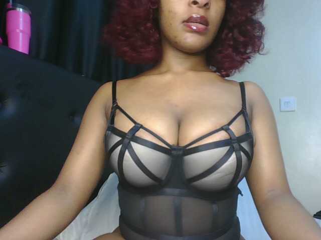 Sweet-Aura live cam on BongaCams