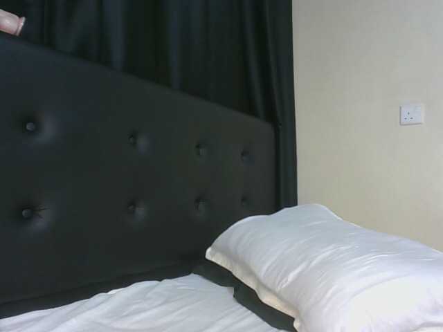 Sweet-Aura live cam on BongaCams