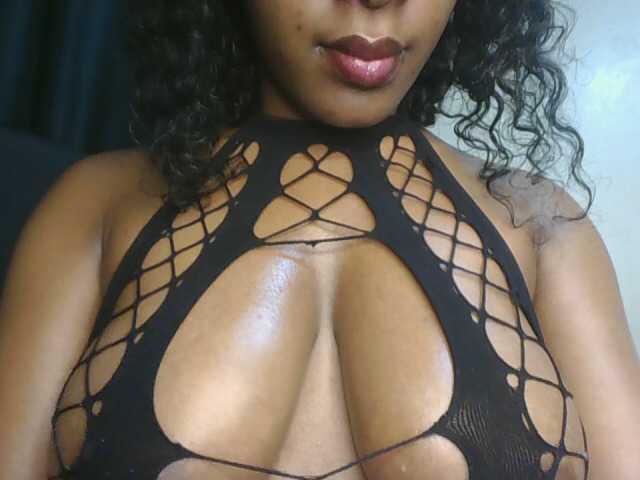 Sweet-Aura live cam on BongaCams