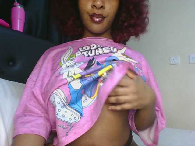 Sweet-Aura live cam on BongaCams