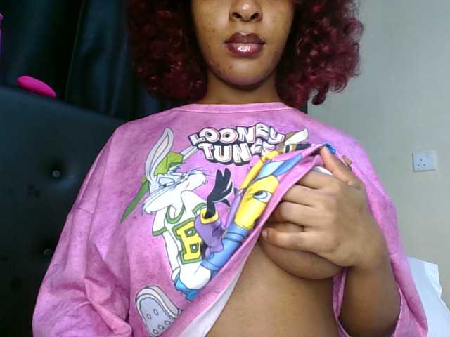 Sweet-Aura live cam on BongaCams