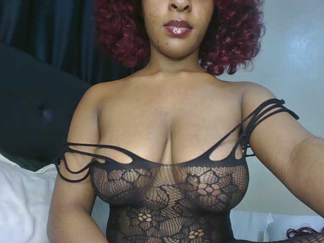 Sweet-Aura live cam on BongaCams