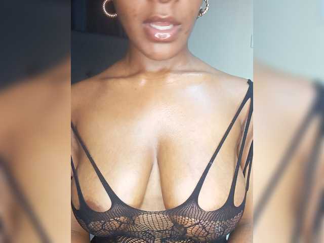 Sweet-Aura live cam on BongaCams