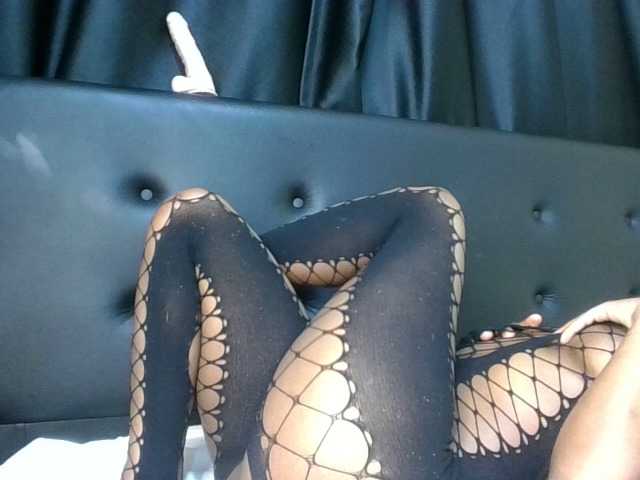 Sweet-Aura live cam on BongaCams