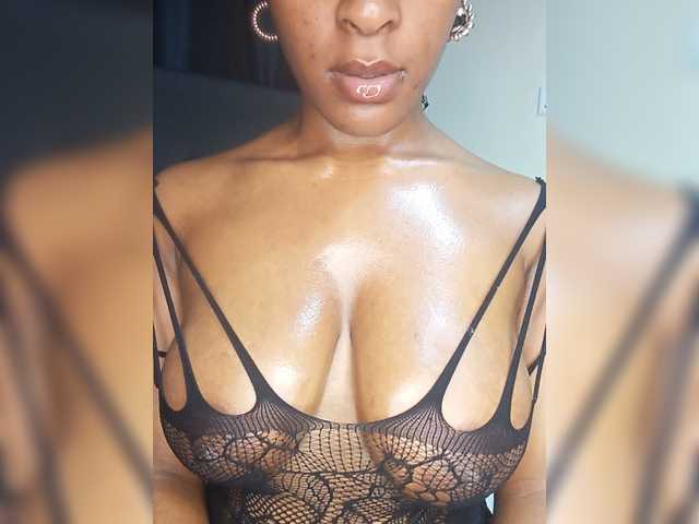 Sweet-Aura live webcam show