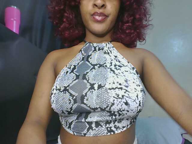 Sweet-Aura live cam on BongaCams